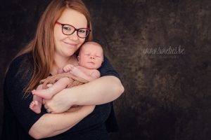 SWIETIES_NEWBORN_FOTOGRAFIE_EDEGEM_LINT_KONTICH_BOECHOUT_ANTWERPEN_HOVE_FAMILIEPORTRET