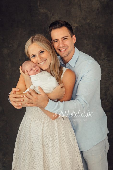 SWIETIES_NEWBORN_FOTOGRAFIE_FOTOGRAAF_DUFFEL_KONTICH_MECHELEN_HOVE_BRASSCHAAT_KAPELLEN_LINT_WILRIJK_KONTICH_LIER_BOECHOUT_ANTWERPEN_EDEGEM_VILVOORDE_FAMILIEPORTRET