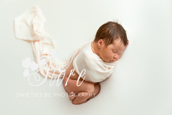 SWIETIES_NEWBORN_FOTOGRAFIE_FOTOGRAAF_DUFFEL_MECHELEN_HOVE_LINT_WILRIJK_KONTICH_BOECHOUT_ANTWERPEN_EDEGEM_FAMILIEPORTRET