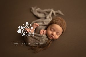 SWIETIES_NEWBORN_FOTOGRAFIE_FOTOGRAAF_DUFFEL_KONTICH_AALST_LEUVEN_GENT_MECHELEN_HOVE_BRASSCHAAT_KAPELLEN_BERCHEM_LINT_WILRIJK_KONTICH_LIER_BOECHOUT_ANTWERPEN_EDEGEM_VILVOORDE_FAMILIEPORTRET