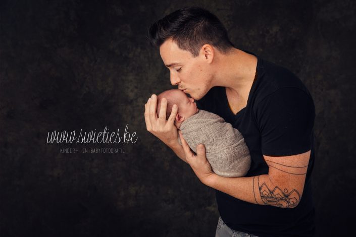 SWIETIES_NEWBORN_FOTOGRAFIE_FOTOGRAAF_EDEGEM_MECHELEN_HOVE_BRASSCHAAT_KAPELLEN_MECHELEN_BERCHEM_LINT_WILRIJK_KONTICH_LIER_BOECHOUT_ANTWERPEN_VILVOORDE_FAMILIEPORTRET