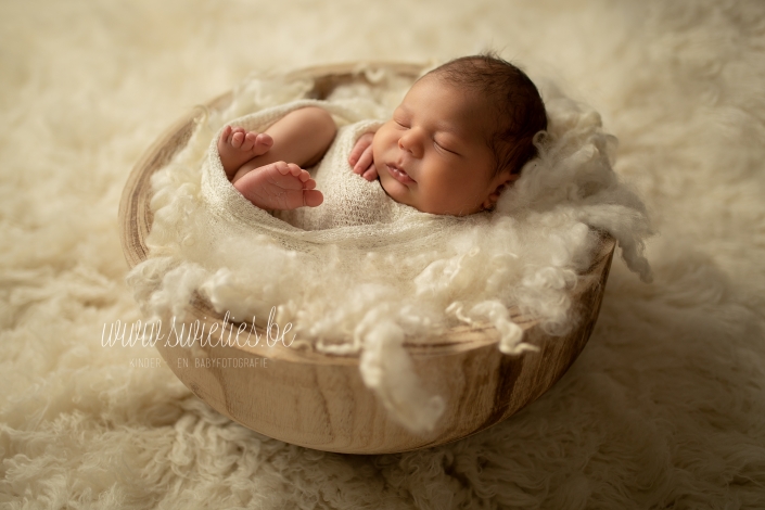 SWIETIES_NEWBORN_FOTOGRAFIE_FOTOGRAAF_LOKEREN_ST_NIKLAAS_LEUVEN_KONTICH_DUFFEL_LIER_BORGERHOUT_MECHELEN_HOVE_LINT_WILRIJK_BOECHOUT_ANTWERPEN_ST