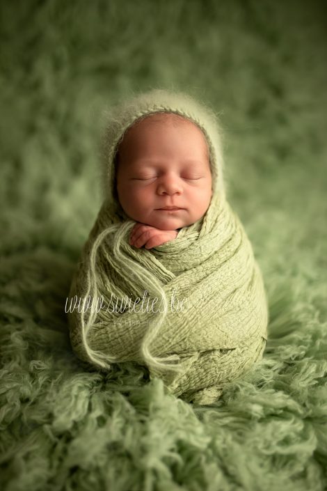 SWIETIES_NEWBORN_FOTOGRAFIE_FOTOGRAAF_MECHELEN_HOVE_BRASSCHAAT_KAPELLEN_MECHELEN_TEMSE_BERCHEM_LINT_WILRIJK_KONTICH_LIER_BOECHOUT_ANTWERPEN_EDEGEM_VILVOORDE_FAMILIEPORTRET