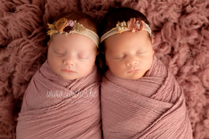 SWIETIES_NEWBORN_FOTOGRAAF_ANTWERPEN_TEMSE_LOKEREN_GENT_LEUVEN_KONTICH_DUFFEL_LIER_MECHELEN_HOVE_LINT_WILRIJK_VILVOORDE_VILVOORDE_ST-NIKLAAS_EDEGEM_FINE_ART_FAMILIEPORTRET