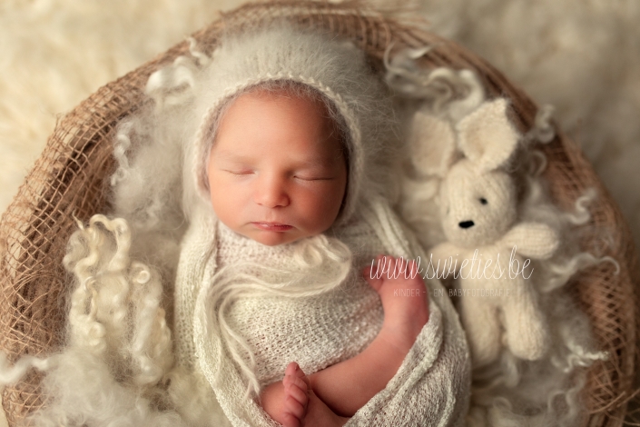 SWIETIES_NEWBORN_FOTOGRAAF_BRASSCHAAT_ANTWERPEN_LOKEREN_GENT_LEUVEN_DUFFEL_LIER_LINT_MECHELEN_WILRIJK_ANTWERPEN_ST-NIKLAAS_EDEGEM_FINE_ART_FAMILIEPORTRET