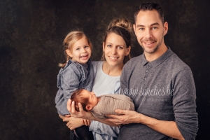 SWIETIES_NEWBORN_FOTOGRAAF_KAPELLEN_ANTWERPEN_LOKEREN_GENT_LEUVEN_KONTICH_DUFFEL_LIER_LINT_MECHELEN_WILRIJK_AALST_ST-NIKLAAS_EDEGEM_FINE_ART_FAMILIEPORTRET