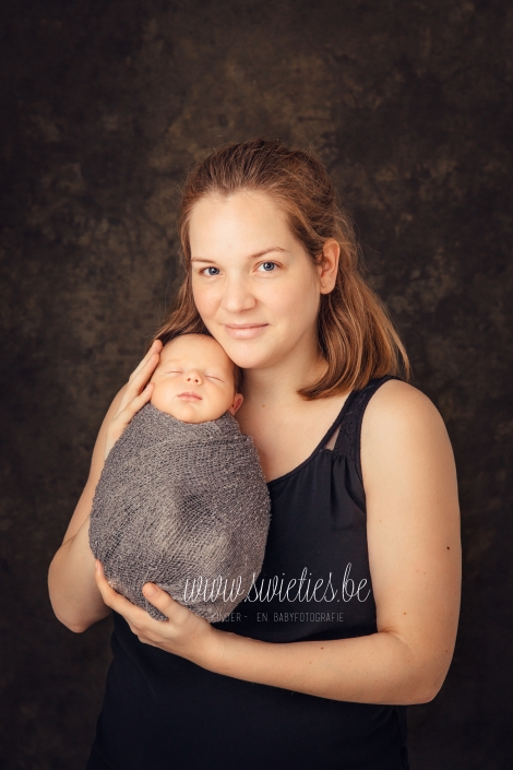 SWIETIES_NEWBORN_FOTOGRAAF_KAPELLEN_ANTWERPEN_LOKEREN_GENT_LEUVEN_KONTICH_DUFFEL_LIER_LINT_MECHELEN_WILRIJK_ST-NIKLAAS_EDEGEM_FINE_ART_FAMILIEPORTRET