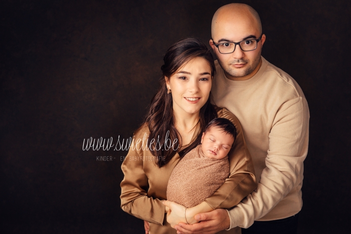 SWIETIES_NEWBORN_FOTOGRAAF_ANTWERPEN_BORGERHOUT_KAPELLEN_LOKEREN_GENT_LEUVEN_KONTICH_DUFFEL_LIER_LINT_MECHELEN_WILRIJK_ST-NIKLAAS_EDEGEM_FINE_ART_FAMILIEPORTRET