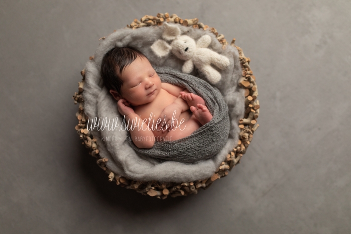 SWIETIES_NEWBORN_FOTOGRAAF_ANTWERPEN_KAPELLEN_LOKEREN_GENT_LEUVEN_KONTICH_DUFFEL_LIER_LINT_MECHELEN_WILRIJK_EDEGEM_FINE_ART_FAMILIEPORTRET