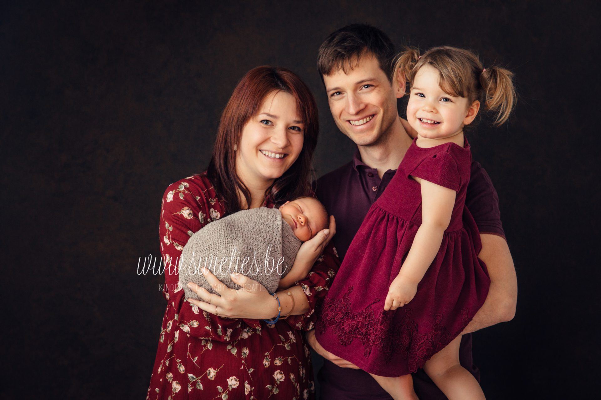 SWIETIES_NEWBORN_FOTOGRAAF_ANTWERPEN_KAPELLEN_LOKEREN_GENT_AALST_LEUVEN_KONTICH_DUFFEL_LIER_LINT_MECHELEN_DENDERMONDE_ST-NIKLAAS_EDEGEM_FINE_ART_FAMILIEPORTRET