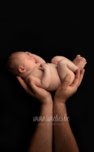 SWIETIES_NEWBORN_FOTOGRAAF_ANTWERPEN_KAPELLEN_LOKEREN_GENT_AALST_LEUVEN_KONTICH_DUFFEL_LIER_LINT_MORTSEL_ST-NIKLAAS_EDEGEM_FINE_ART_FAMILIEPORTRET