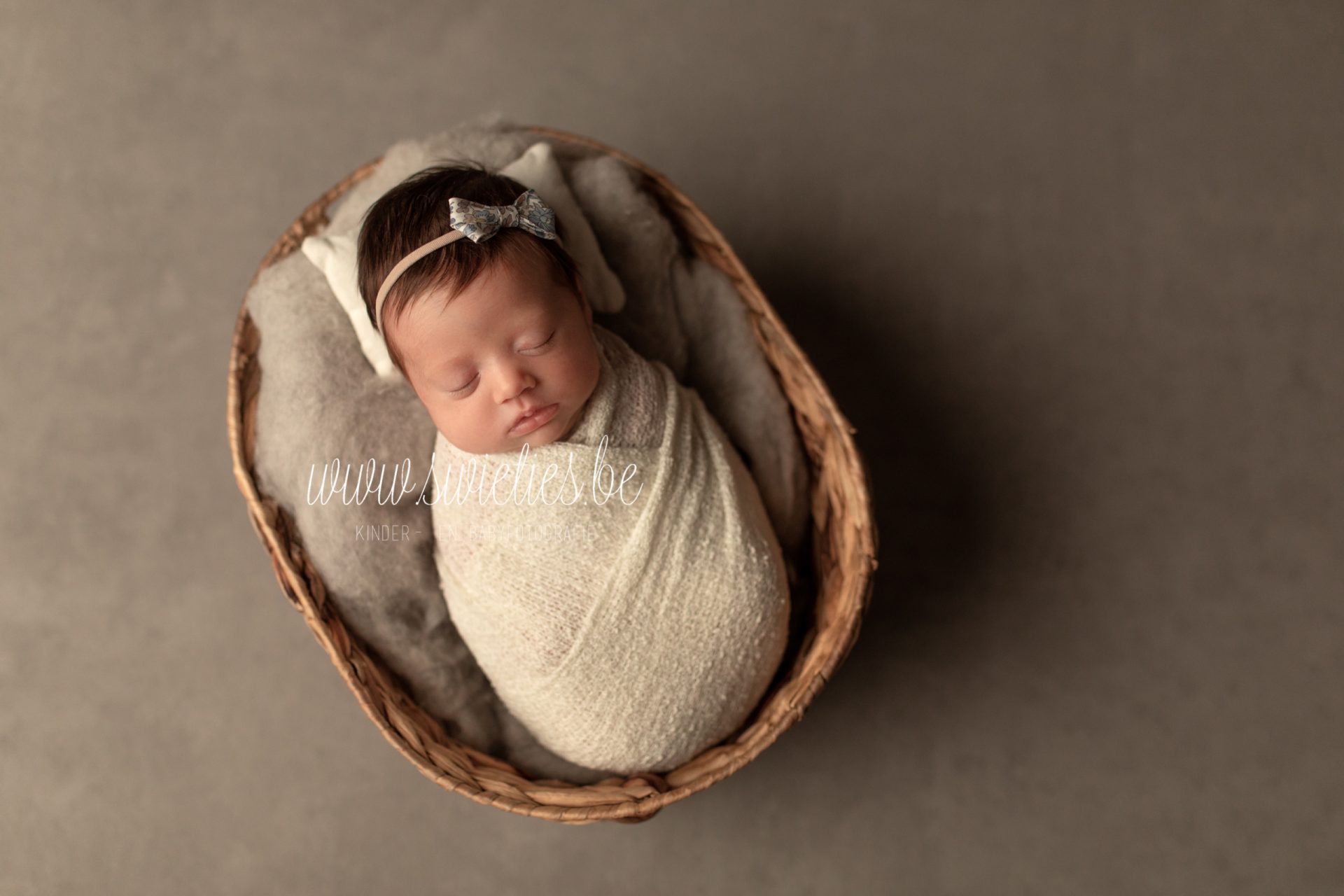 SWIETIES_NEWBORN_FOTOGRAAF_ANTWERPEN_KAPELLEN_LOKEREN_GENT_HAMME_BEVEREN_LEUVEN_KONTICH_DUFFEL_LIER_LINT_MECHELEN_ST-NIKLAAS_EDEGEM_FINE_ART_FAMILIEPORTRET