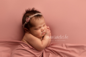 SWIETIES_NEWBORN_FOTOGRAAF_ANTWERPEN_KAPELLEN_LOKEREN_GENT_LEUVEN_AARTSELAAR_MORTSEL_DUFFEL_LIER_LINT_MECHELEN_ST-NIKLAAS_ZEMST_EDEGEM_FINE_ART_FAMILIEPORTRET