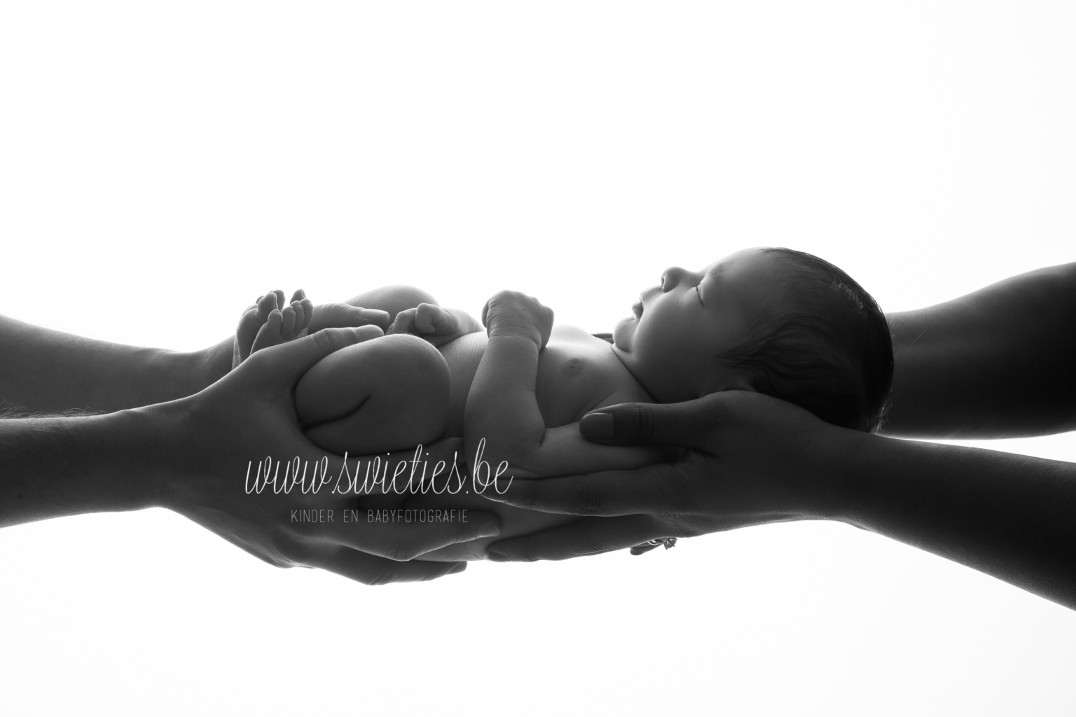 SWIETIES_NEWBORN_FOTOGRAAF_ANTWERPEN_KAPELLEN_LOKEREN_GENT_LEUVEN_KONTICH_DUFFEL_LIER_LINT_AARTSELAAR_ST-NIKLAAS_EDEGEM_FINE_ART_FAMILIEPORTRET