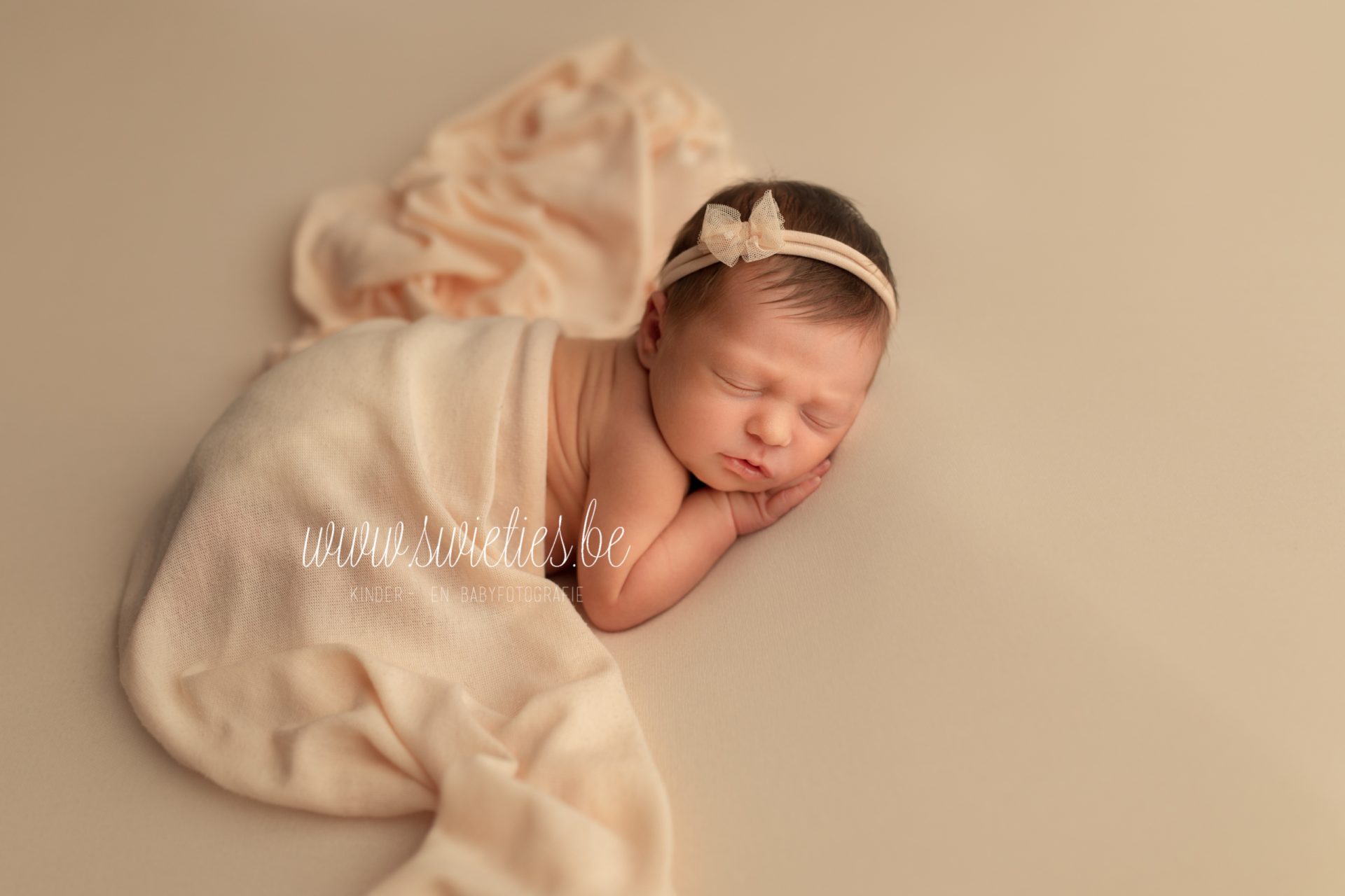 SWIETIES_NEWBORN_FOTOGRAAF_ANTWERPEN_KAPELLEN_LOKEREN_GENT_LEUVEN_KONTICH_DUFFEL_LIER_LINT_BOECHOUT_HOVE_MORTSEL_ST-NIKLAAS_EDEGEM_FINE_ART_FAMILIEPORTRET