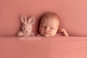 SWIETIES_NEWBORN_FOTOGRAAF_ANTWERPEN_KAPELLEN_LOKEREN_GENT_LEUVEN_KONTICH_DUFFEL_LIER_LINT_MECHELEN_BERCHEM_DEURNE_HOBOKEN_FINE_ART_FAMILIEPORTRET