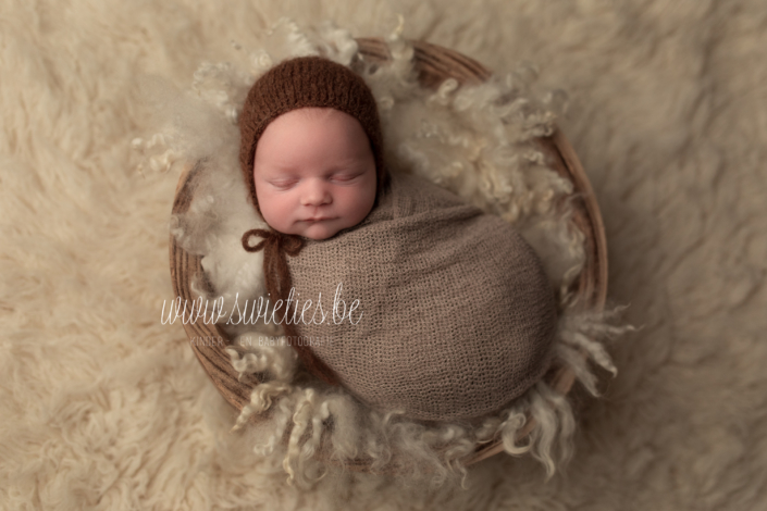 SWIETIES_NEWBORN_FOTOGRAAF_ANTWERPEN_KAPELLEN_LOKEREN_GENT_LEUVEN_KONTICH_DUFFEL_LIER_LINT_MECHELEN_NIEL_SCHELLE_BOOM_ST-NIKLAAS_EDEGEM_FINE_ART_FAMILIEPORTRET