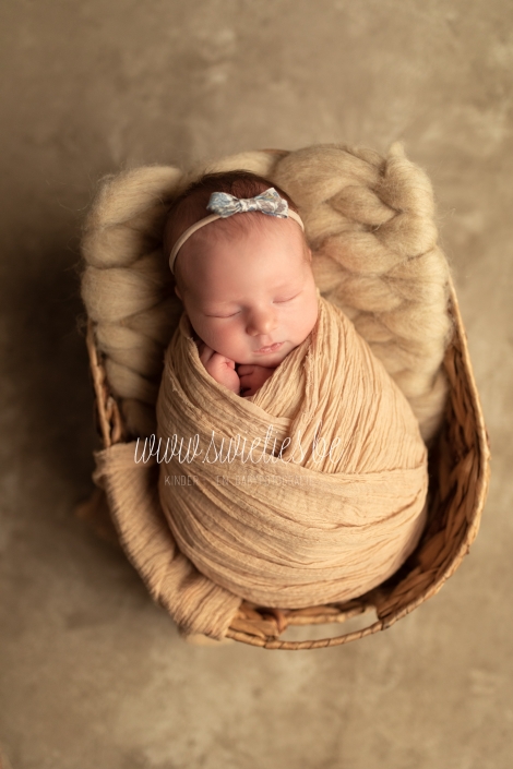 SWIETIES_NEWBORN_FOTOGRAAF_ANTWERPEN_KAPELLEN_LOKEREN_GENT_LEUVEN_KONTICH_DUFFEL_LIER_LINT_MECHELEN_ST-NIKLAAS_BUGGENHOUT_MEISE_VILVOORDE_FINE_ART_FAMILIEPORTRET