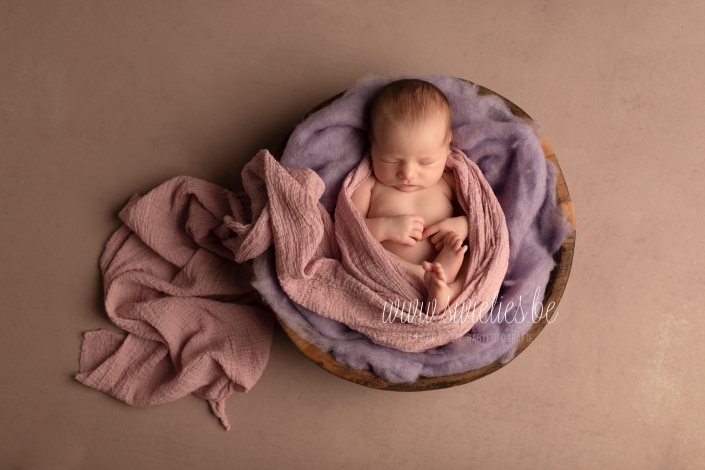 SWIETIES_NEWBORN_FOTOGRAAF_ANTWERPEN_KAPELLEN_LOKEREN_GENT_LEUVEN_KONTICH_DUFFEL_LIER_LINT_MECHELEN_ST-NIKLAAS_EDEGEM_BUGGENHOUT_ZEMST_VILVOORDE_FINE_ART_FAMILIEPORTRET