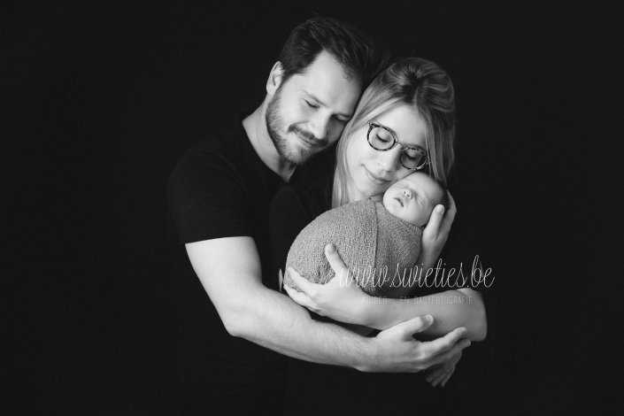 SWIETIES_NEWBORN_FOTOGRAAF_ANTWERPEN_KAPELLEN_LOKEREN_GENT_LEUVEN_KONTICH_DUFFEL_LIER_LINT_MORTSEL_AARTSELAAR_WILRIJK_EDEGEM_FINE_ART_FAMILIEPORTRET