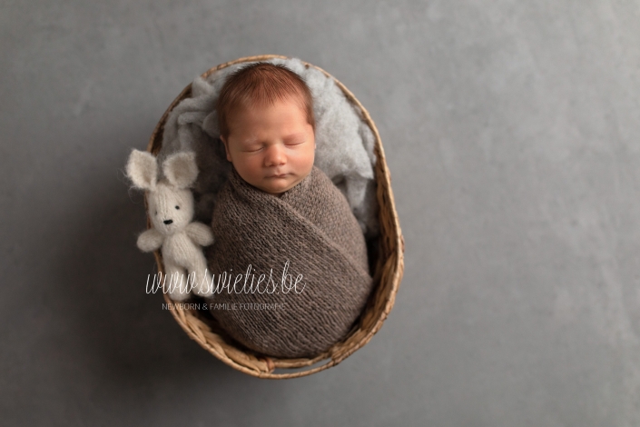 SWIETIES_NEWBORN_FOTOGRAAF_ANTWERPEN_KAPELLEN_LOKEREN_GENT_LEUVEN_KONTICH_DUFFEL_LIER_LINT_MECHELEN_ZANDHOVEN_ST-NIKLAAS_EDEGEM_BUGGENHOUT_ZEMST_VILVOORDE_FINE_ART_FAMILIEPORTRET